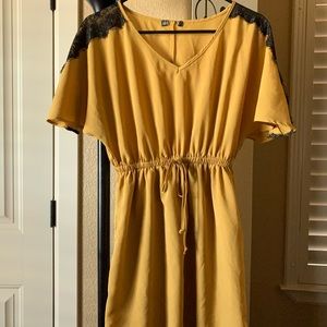 🥳HOST PICK🥳 yellow dress with black lace details
